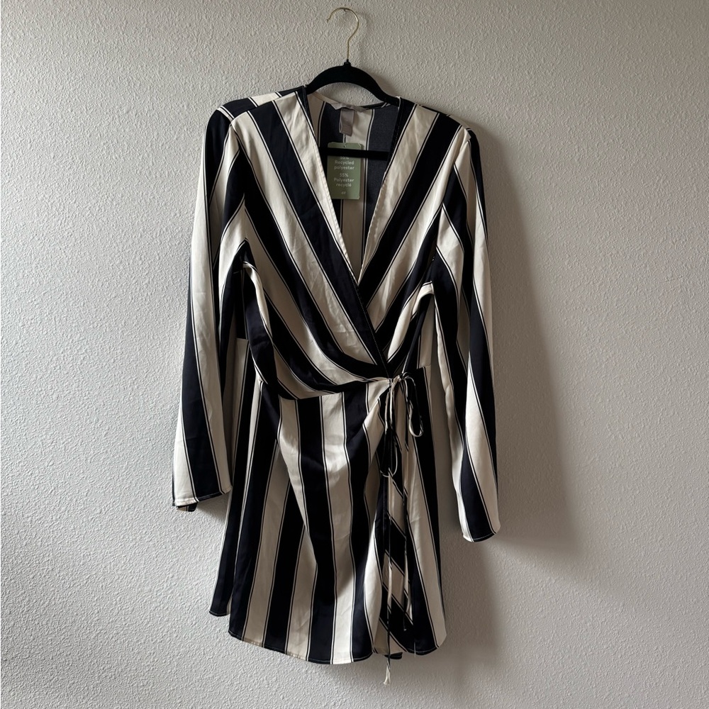 H&M Black and White Striped Robe
